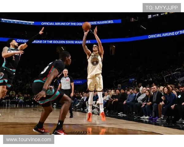 勇士险胜灰熊迎四喜霍福德全能